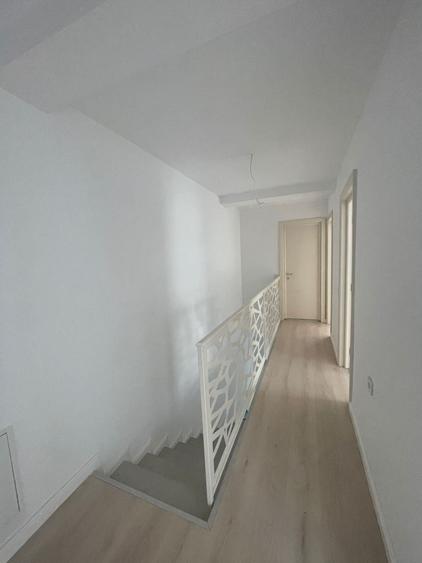 Casă individuală cu 4 camere cu Canalizare în Central