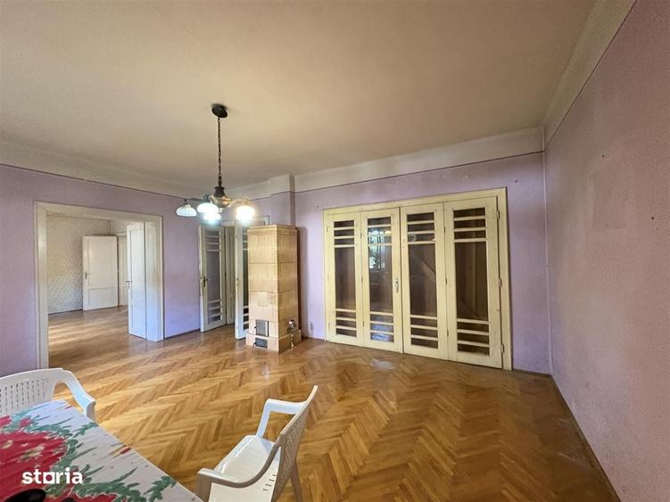 Casă cu 4 camere în Calea Dumbrăvii