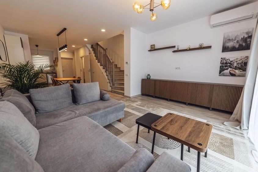 Duplex cu 4 camere cu Canalizare în Central