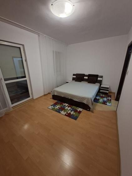 Apartament cu 3 camere decomandat, mobilat în Drumul Taberei