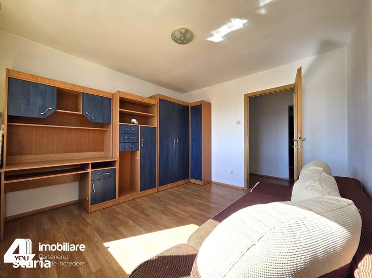 Apartament cu 3 camere decomandat în Bujac