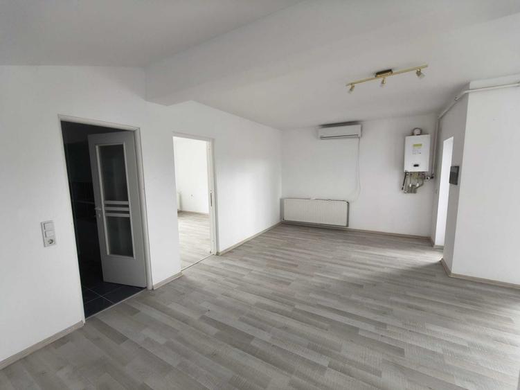 Casă cu 4 camere în Lăpuș