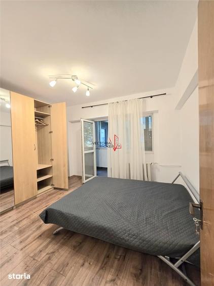 Apartament cu 4 camere decomandat în Tei