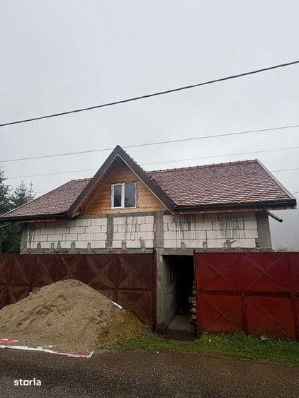 Casă cu 4 camere cu Teren 200 Mp în Cetățeni