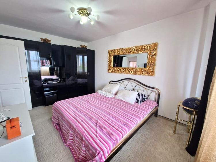 Penthouse cu 4 camere decomandat, mobilat în Progresul