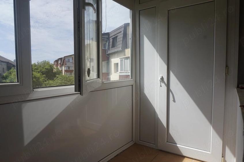 Apartament cu 3 camere decomandat în Girocului