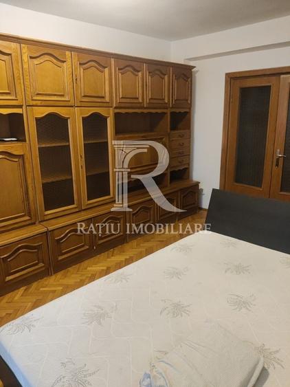 Apartament cu 3 camere decomandat, mobilat în Cetății
