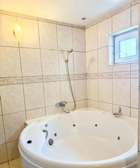 Apartament cu 4 camere decomandat în P-ța Unirii