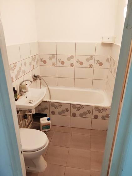 Apartament cu 3 camere semidecomandat în Sud