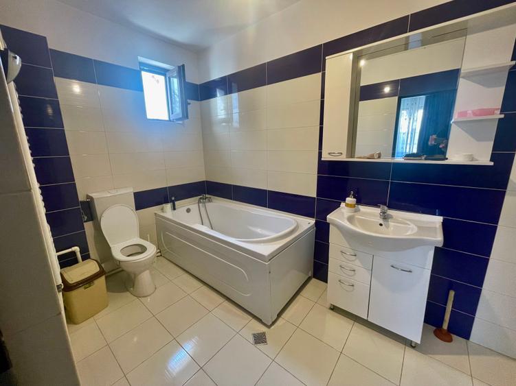 Casă individuală cu 7 camere cu Canalizare în Metalurgiei