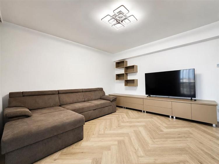 Apartament cu 3 camere decomandat în Nufărul