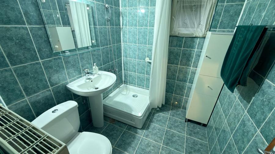 Casă cu 6 camere cu Teren 200 Mp în Calea Dumbrăvii