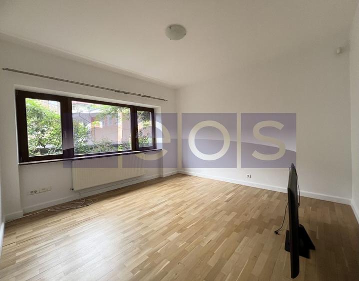Apartament cu 3 camere semidecomandat în Primăverii