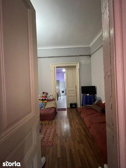 Apartament cu 5 camere în Victoriei