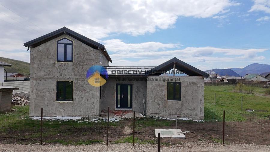 Casă cu 4 camere cu Teren 789 Mp în Vest
