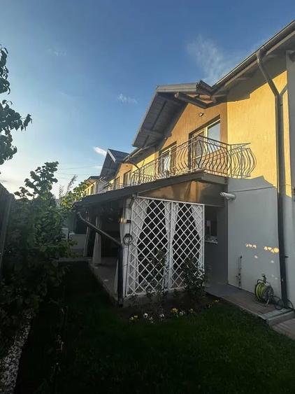 Duplex cu 4 camere cu Canalizare în Popas Păcurari