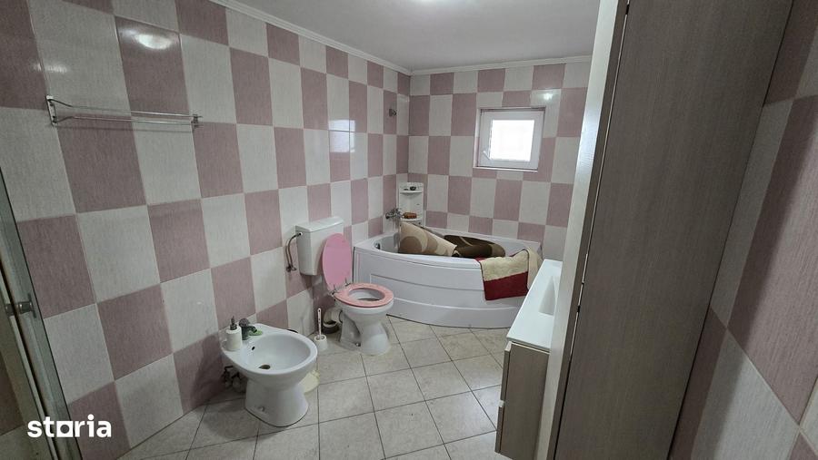 Casă cu 4 camere cu Teren 1000 Mp în Central