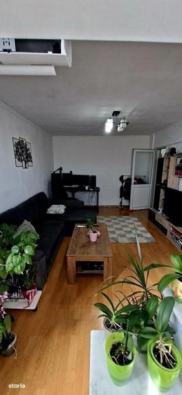 Apartament cu 3 camere decomandat în Trivale