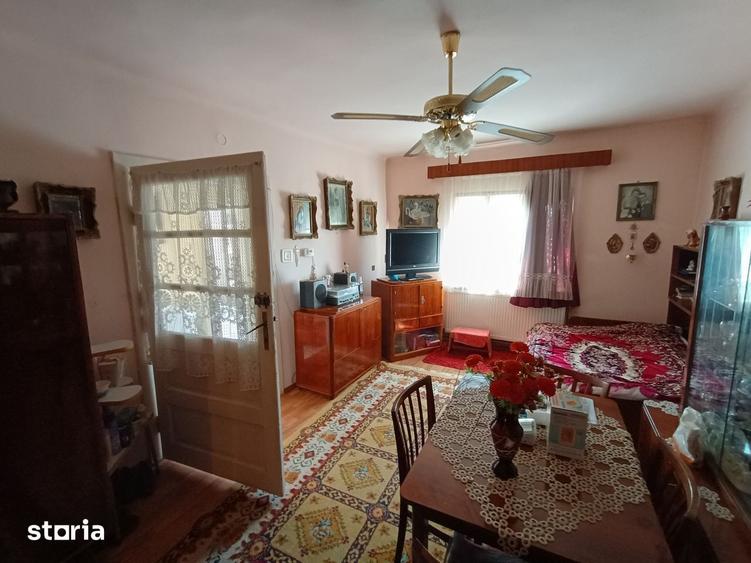 Casă cu 2 camere cu Teren 300 Mp în Central