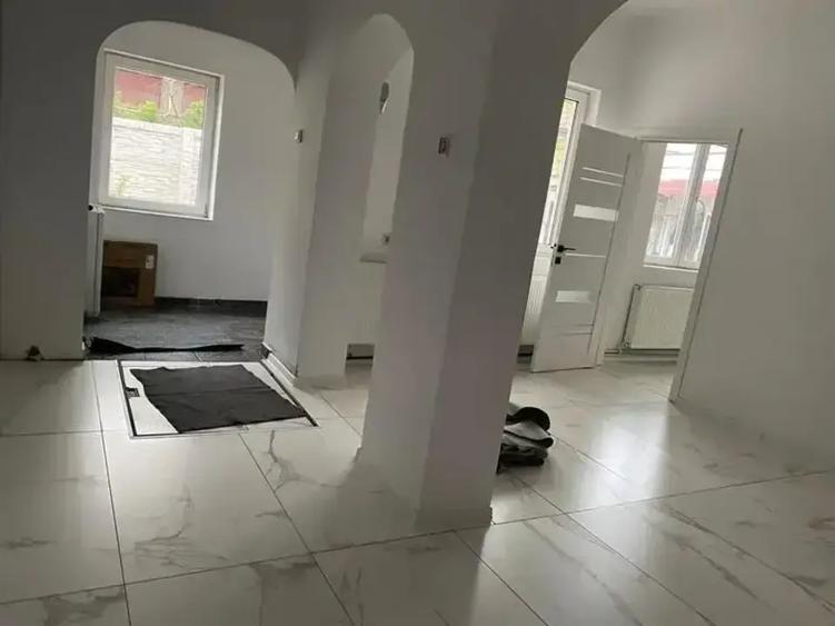 Casă individuală cu 2 camere cu Canalizare în Iancului
