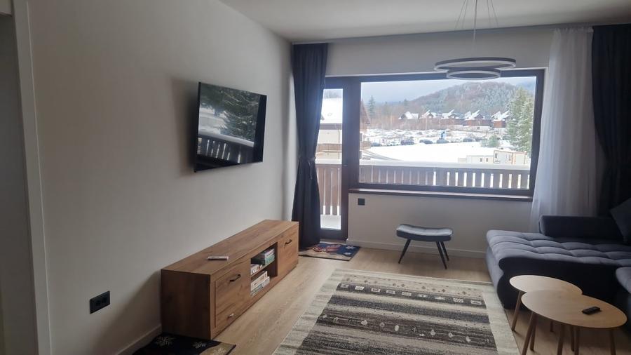 Apartament cu 2 camere semidecomandat, mobilat în Poiana Brașov