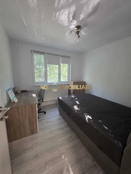 Apartament cu 3 camere decomandat, mobilat în Titan