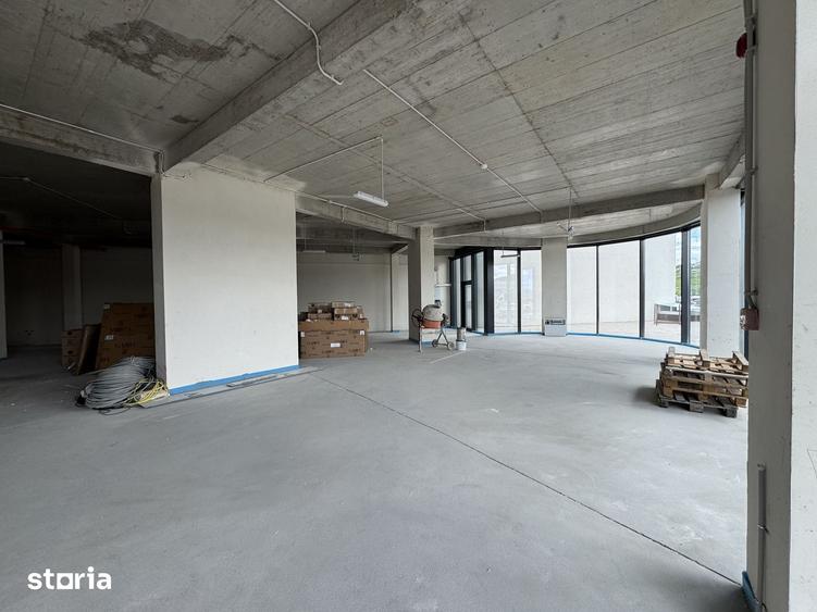 Spațiu comercial, de 273 mp, în Florești