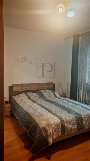 Apartament cu 3 camere decomandat, mobilat în Girocului