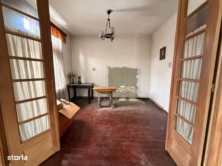 Casă cu 7 camere decomandat cu Teren 391 Mp în Băneasa