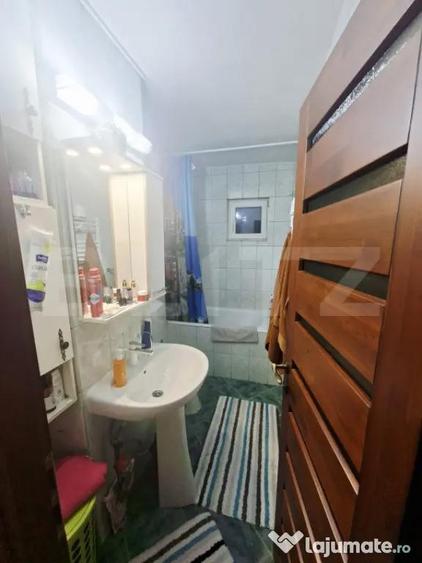 Apartament cu 3 camere semidecomandat în Nufărul