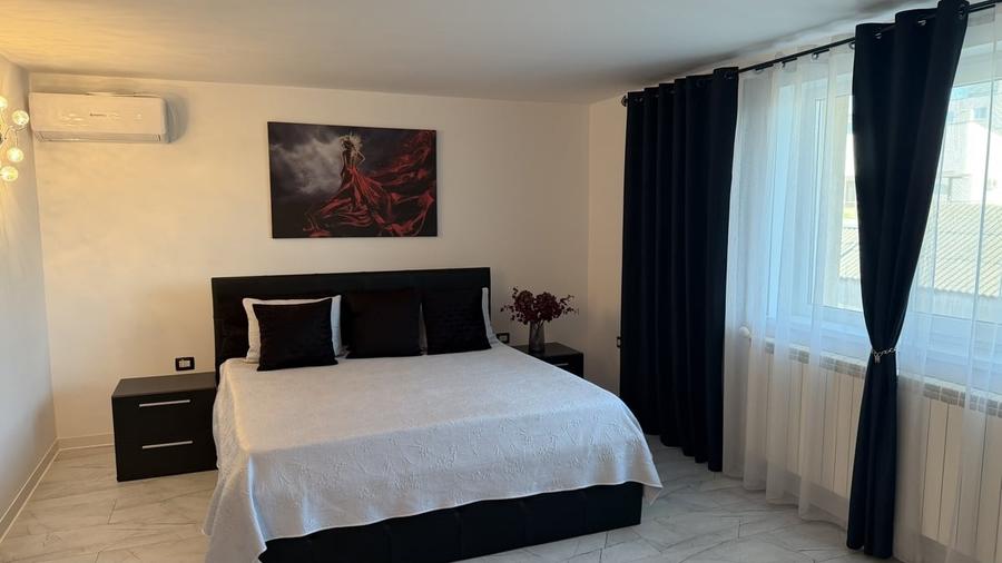 Casă cu 6 camere cu Teren 467 Mp în Central