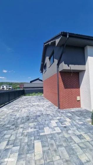 Casă cu 4 camere semidecomandat cu Teren 350 Mp în Jucu