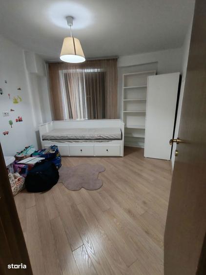 Apartament cu 4 camere decomandat în Colentina