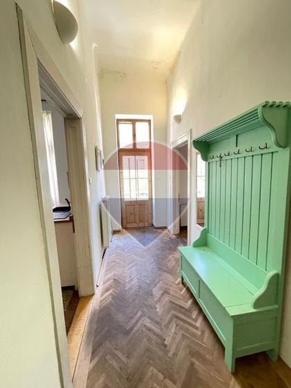 Apartament cu 3 camere decomandat, mobilat în Central