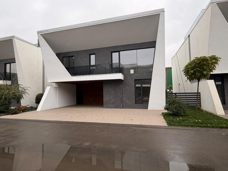 Casă individuală cu 5 camere cu Piscina în Central