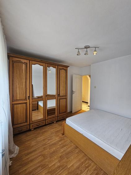 Apartament cu 3 camere decomandat în Micro 11