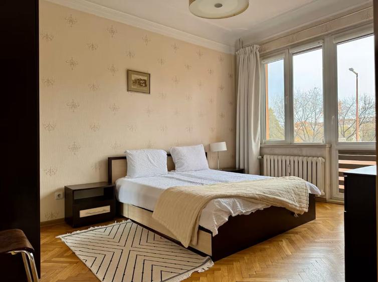 Apartament cu 3 camere decomandat în Dorobanți