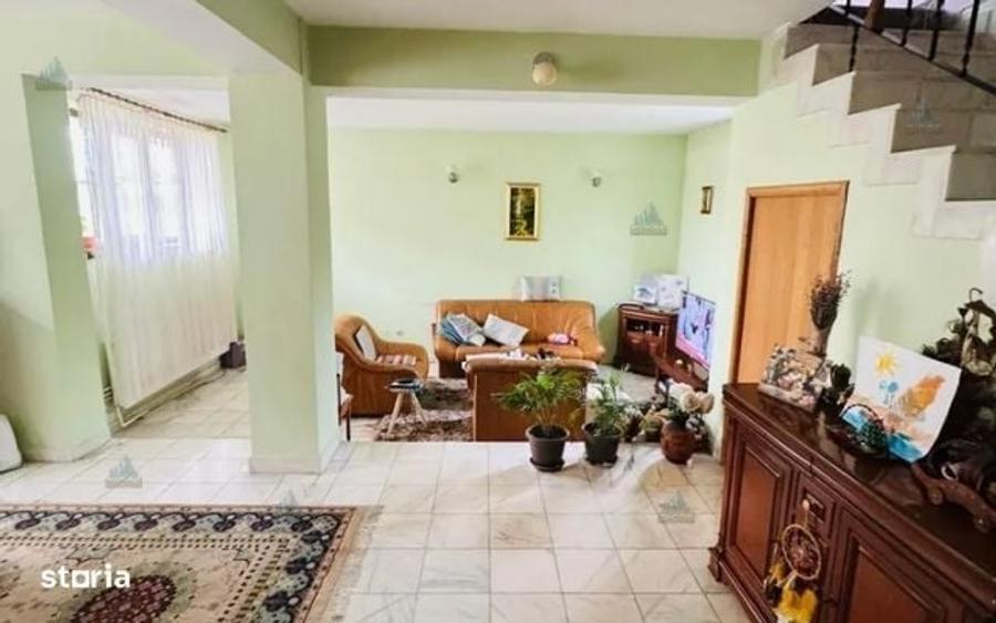 Casă cu 4 camere în Uiești