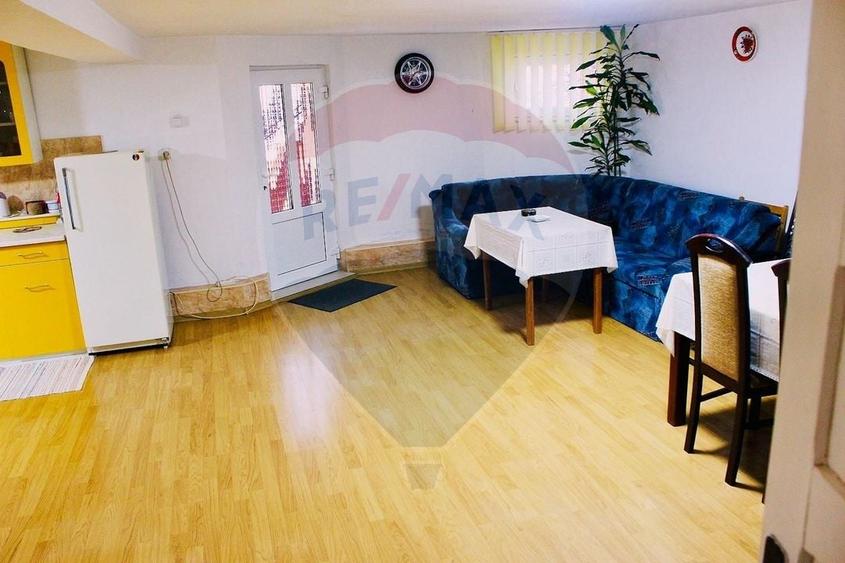 Casă cu 6 camere cu Teren 719 Mp în Oncea