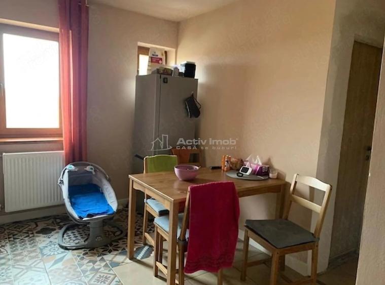 Apartament cu 3 camere semidecomandat în Grădiște