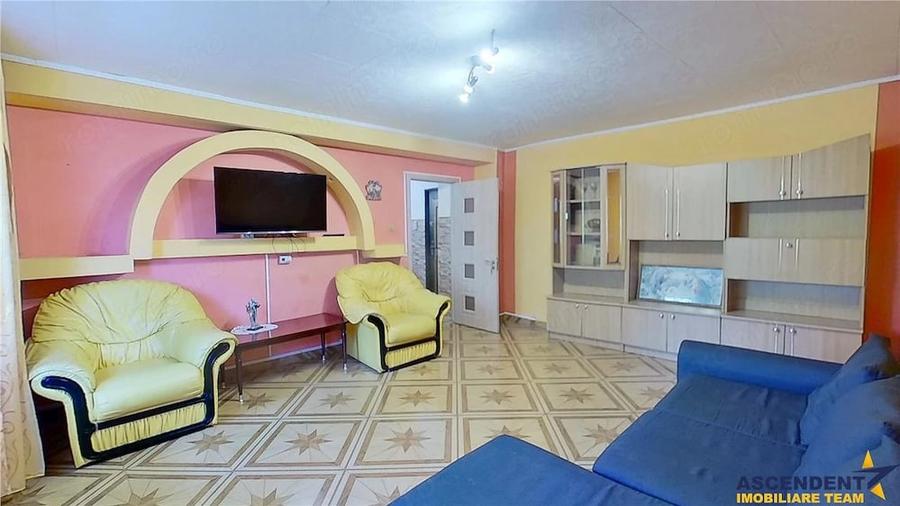 Apartament cu 3 camere decomandat în Noua