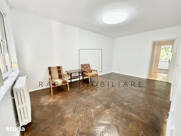 Apartament cu 3 camere semidecomandat în Port