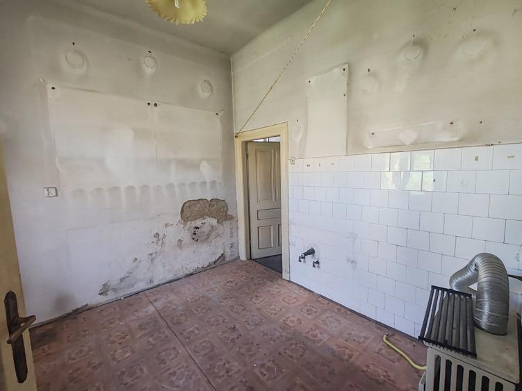 Casă individuală cu 3 camere cu Canalizare în Central