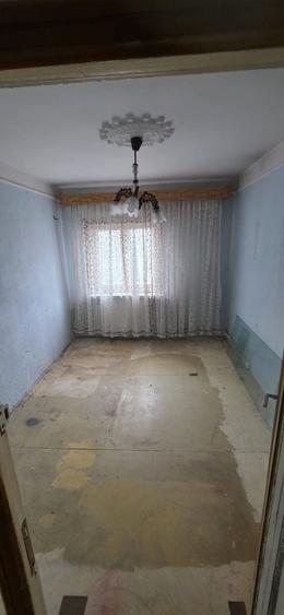 Apartament cu 3 camere decomandat în Exterior Vest