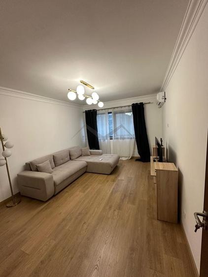Apartament cu 3 camere decomandat în Hala Centrală
