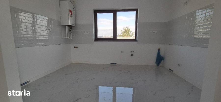 Casă cu 5 camere cu Teren 350 Mp în Domnești