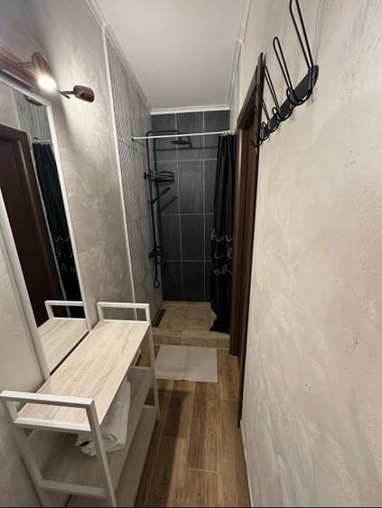 Apartament cu 5 camere decomandat, mobilat în Capitol