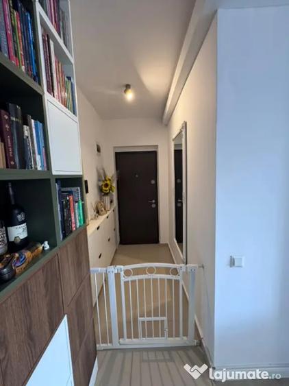 Apartament cu 3 camere semidecomandat în Dâmbul Rotund