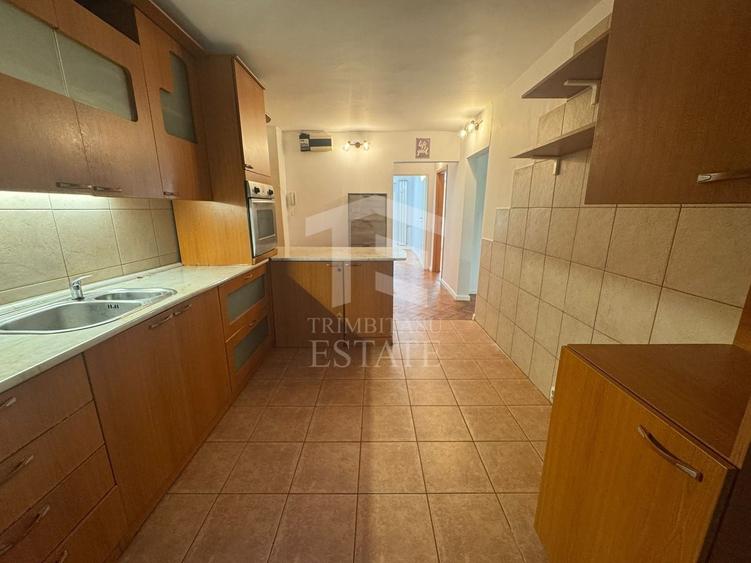 Apartament cu 4 camere decomandat în Crângași