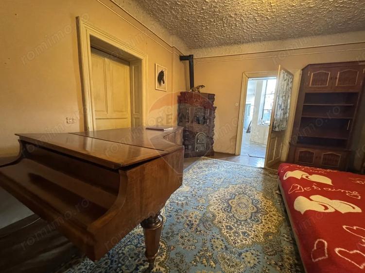 Casă cu 3 camere cu Teren 730 Mp în Central